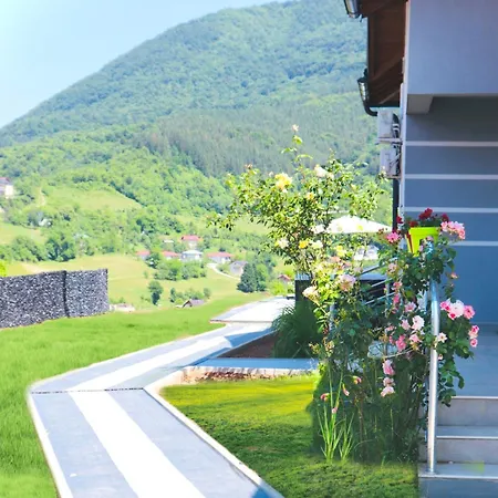 Saraj With Swimming Pool & Jacuzzi Near Villa
