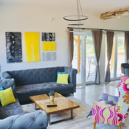 Saraj Villa *