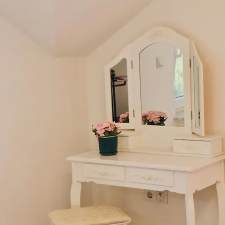 Saraj With Swimming Pool & Jacuzzi Near Villa Sarajevo