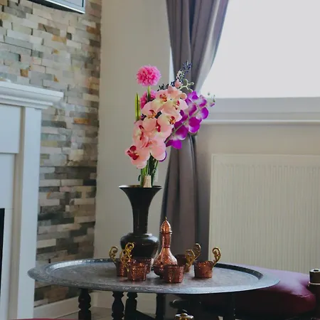 Saraj With Swimming Pool & Jacuzzi Near