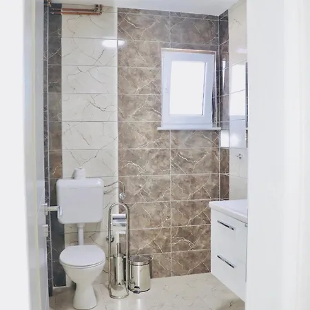 Saraj With Swimming Pool & Jacuzzi Near Villa