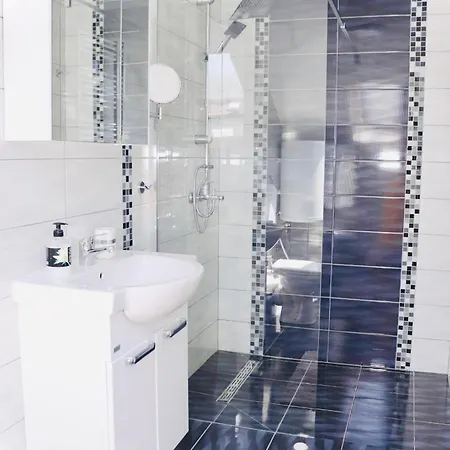 Villa Saraj With Swimming Pool & Jacuzzi Near *