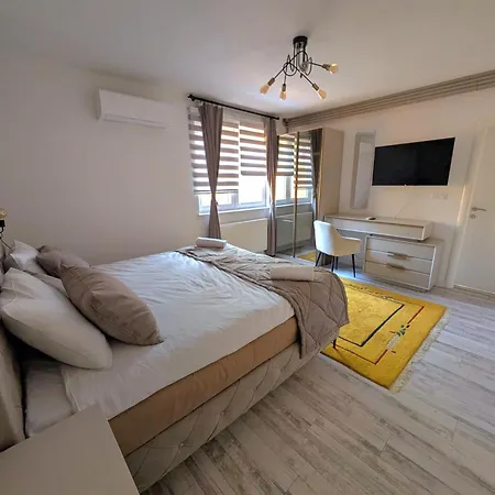 Saraj With Swimming Pool & Jacuzzi Near Villa