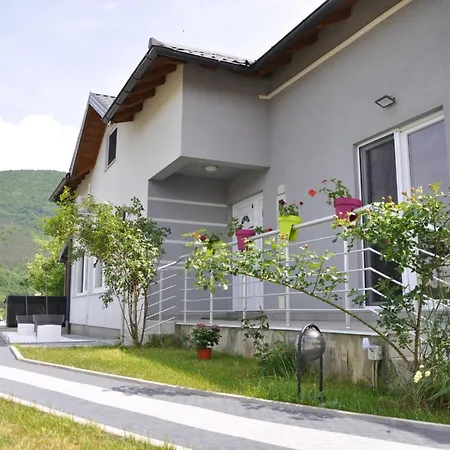 Saraj With Swimming Pool & Jacuzzi Near *