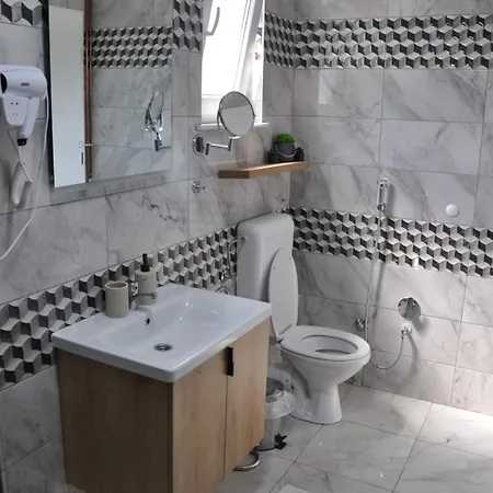 Saraj With Swimming Pool & Jacuzzi Near Villa