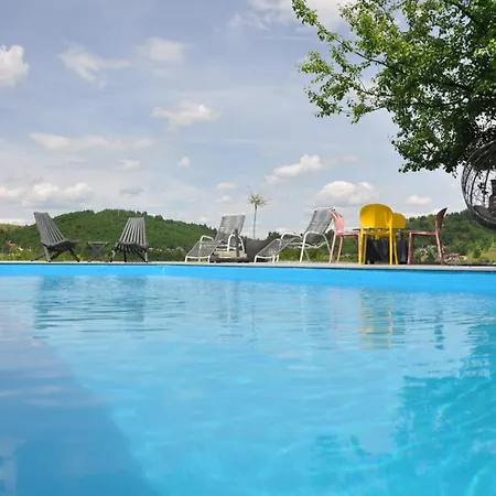 Saraj With Swimming Pool & Jacuzzi Near Villa