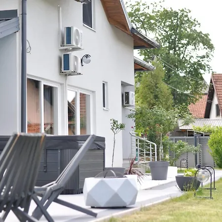 Saraj With Swimming Pool & Jacuzzi Near