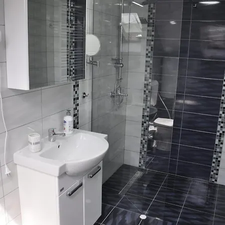 Villa Saraj With Swimming Pool & Jacuzzi Near